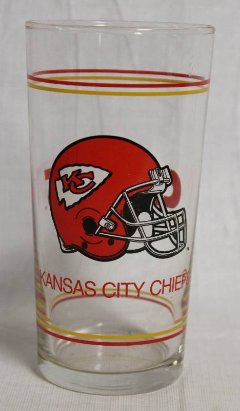 lot 4174 image: TALL Libby Kansas City Chiefs Glass Great Detail w Chiefs on back side