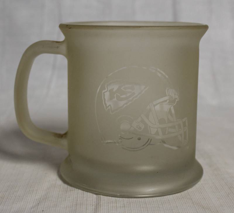 lot 4175 image: 1997 Custom Edge NFL Kansas City Chiefs Frosted Coffee Mug Made in U.S.A.