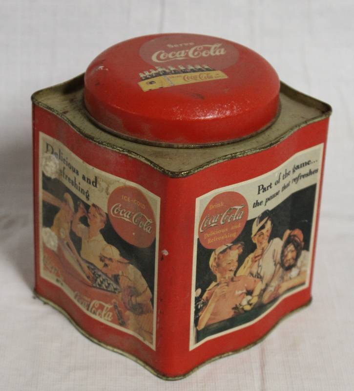 lot 5015 image: Small Coca-Cola Tin w Fun Baseball Detail