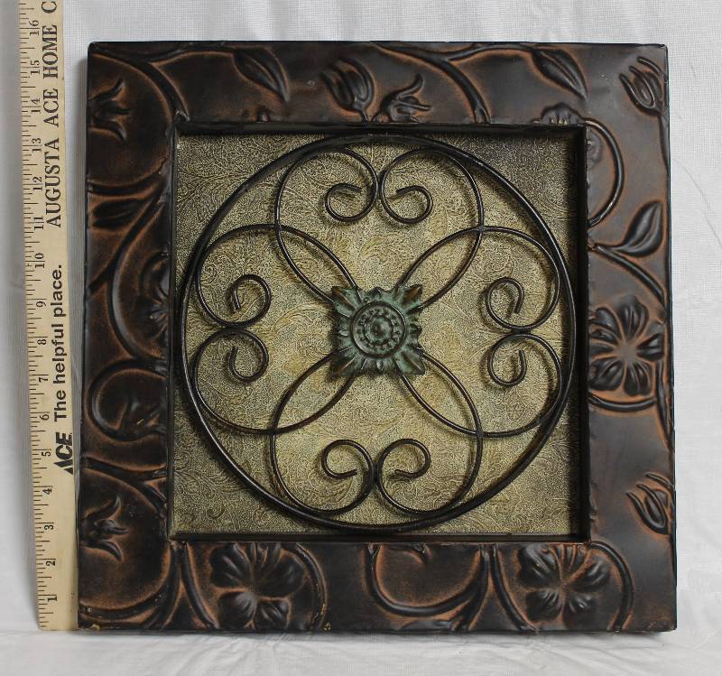 lot 5022 image: Beautiful Ornate Tin Wall Hang Decoration