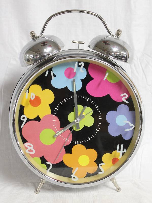 lot 5023 image: Large Retro Flower Clock w Bell
