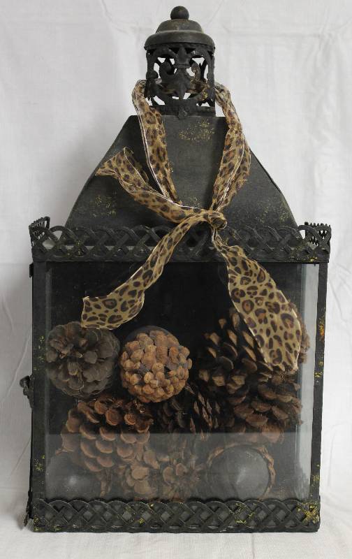 lot 5026 image: Large Tin & Glass Wall Dcor Easy to change the inner dcor with the Seasons