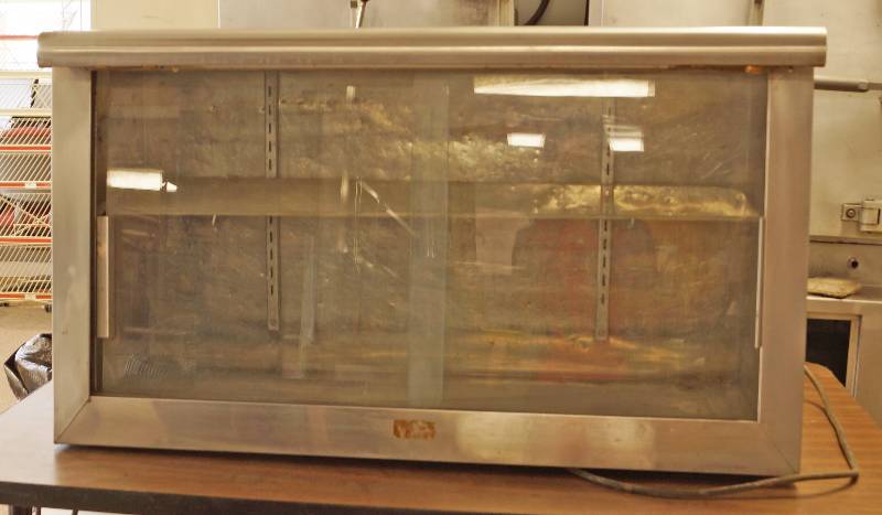 lot 6119 image: Really Neat Looking Refrigerated Deli Case - Would Look Great on Your Counter