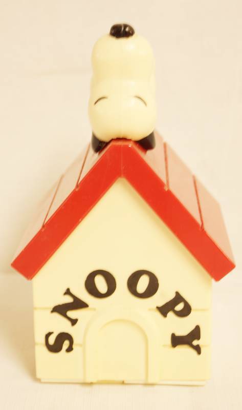 lot 2422 image: Vintage SNOOPY Peanuts Radio - See photos