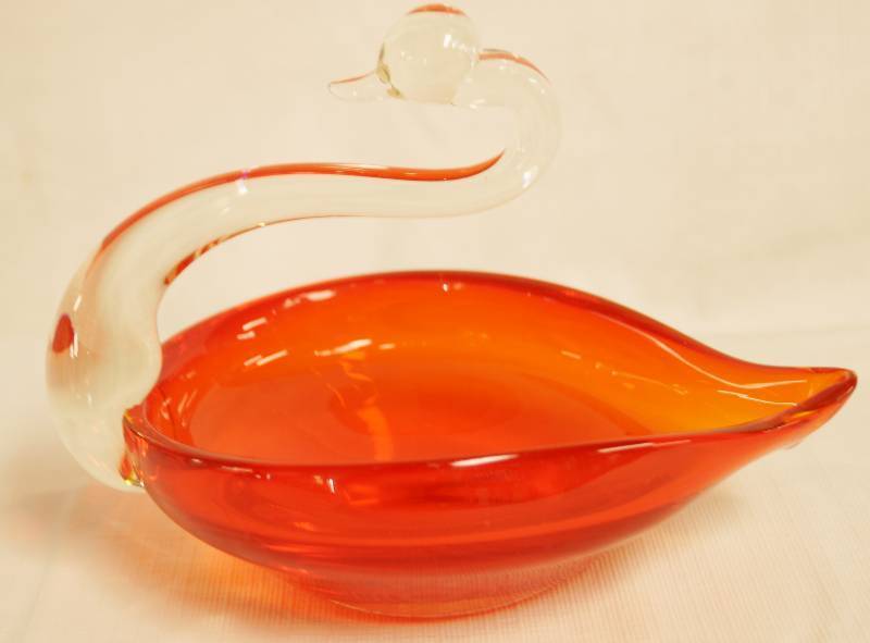 lot 2451 image: Beautiful Orange Glass Swan Dish - so pretty