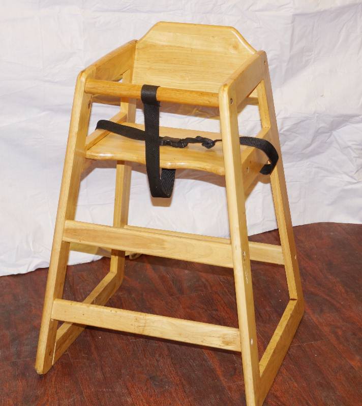 lot 5108 image: Wooden Restaurant -Style High Chair