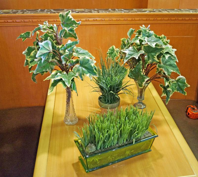 lot 5115 image: Lot of Faux Plants - Decor - pretty
