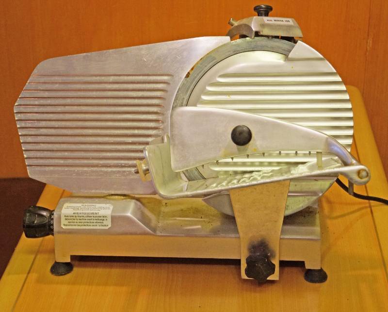 lot 5118 image: Meat Slicer - SIRMAN M#NIRRA 300 w blade sharpener