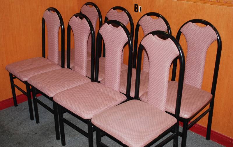 lot 5212 image: Lot of 8 - Heavy Duty Restaurant Dining Chairs - Mauve Color