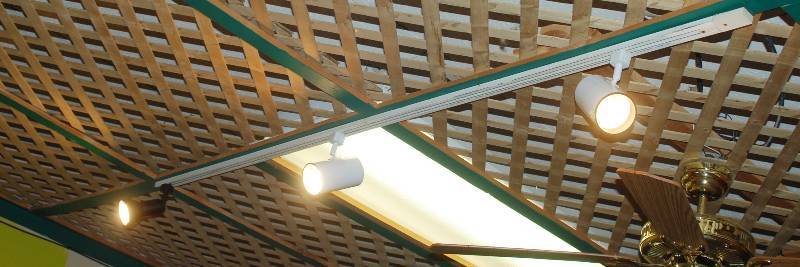 lot 5294 image: Long Piece of Track Lighting w Lights as shown - see photos