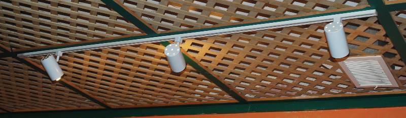 lot 5295 image: Long Piece of Track Lighting w Lights as shown - see photos