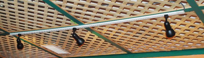 lot 5296 image: Long Piece of Track Lighting w Lights as shown - see photos