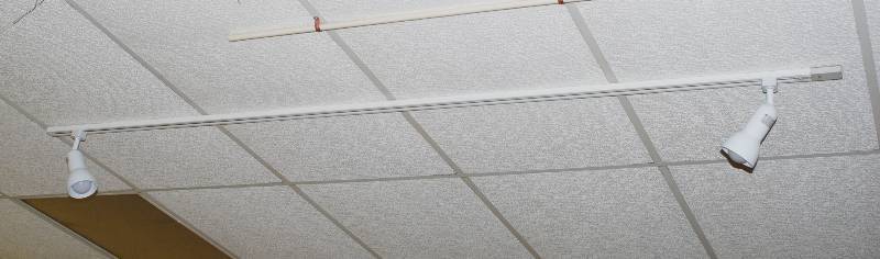 lot 5297 image: Long Piece of Track Lighting w Lights as shown - see photos