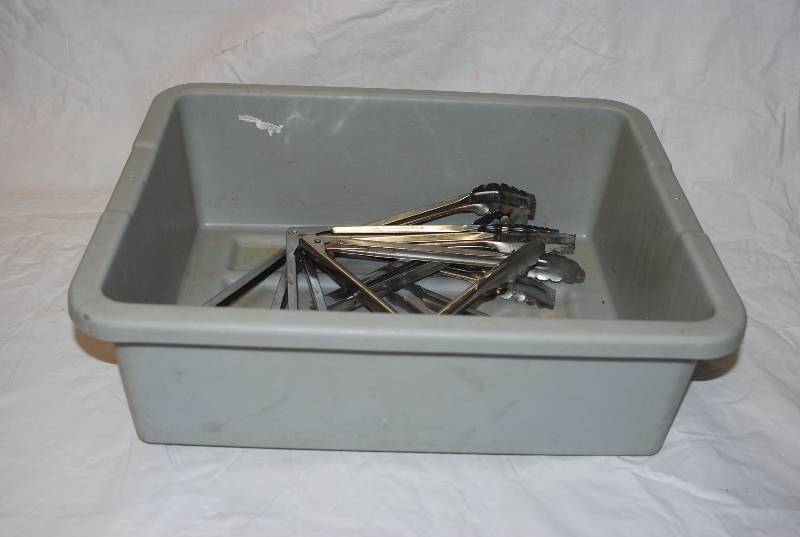 lot 5315 image: Lot of Restaurant Serving  Cooking Tongs - In a gray bus tub