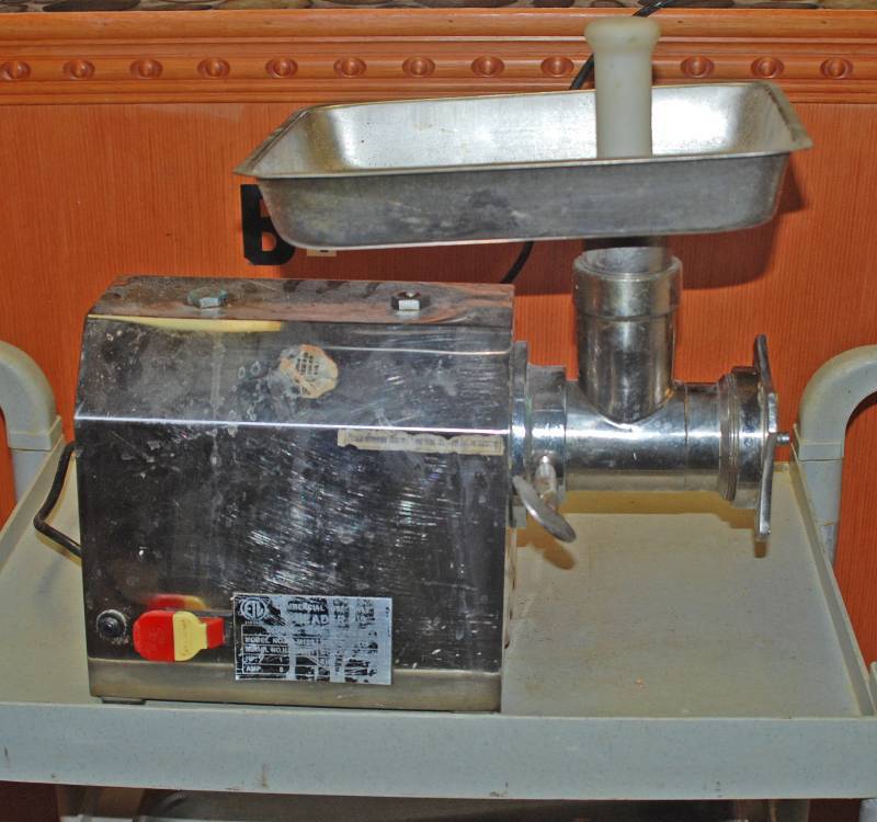 lot 5320 image: Meat Grinder - Commercial  Restaurant - WORKS