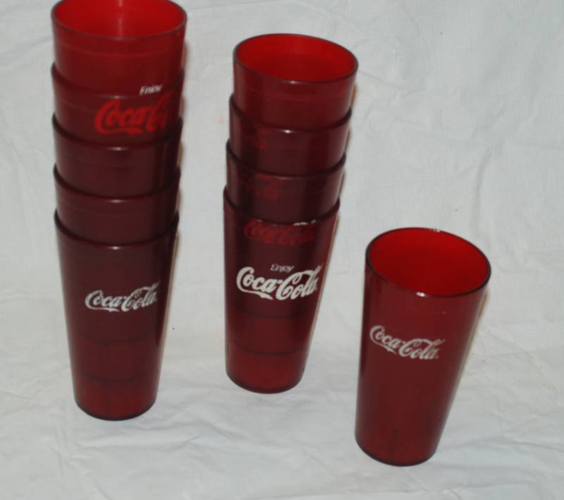 lot 5095 image: Lot of 10 red Coca-Cola Tumblers - 20oz.