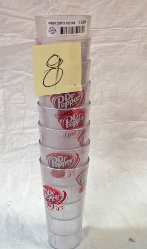 lot 5366 image: Lot of 8 - Dr. Pepper  Diet Dr. Pepper Tumblers 20 oz. Cups