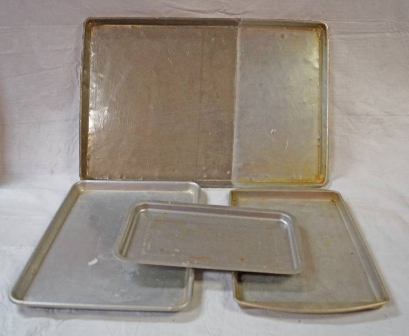 lot 5380 image: 4 Baking Sheets