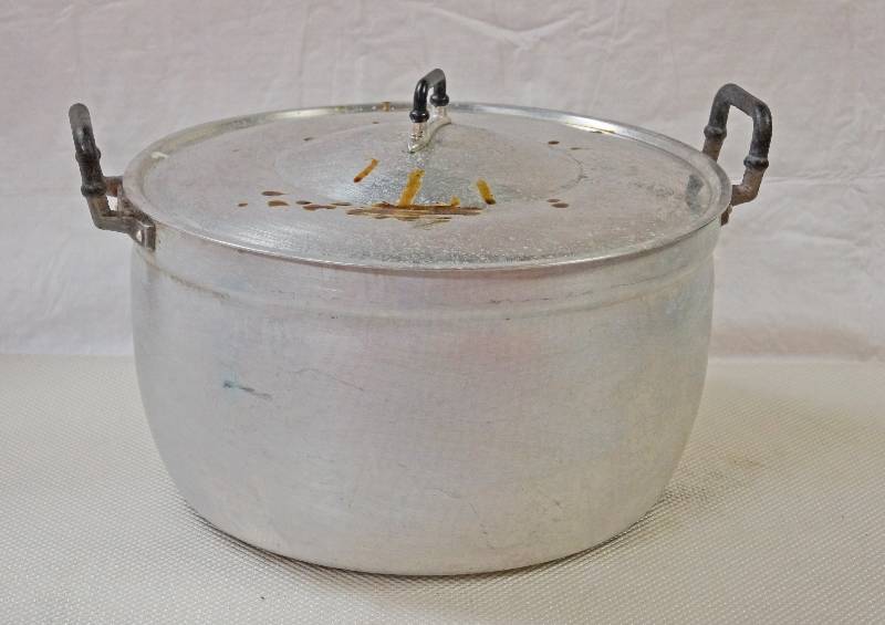 lot 5387 image: Large 16 Cooking Pot
