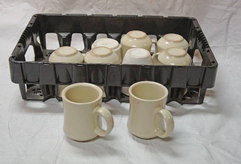 lot 5423 image: 9 Restaurant Quality Coffee Cups with Cup Crate