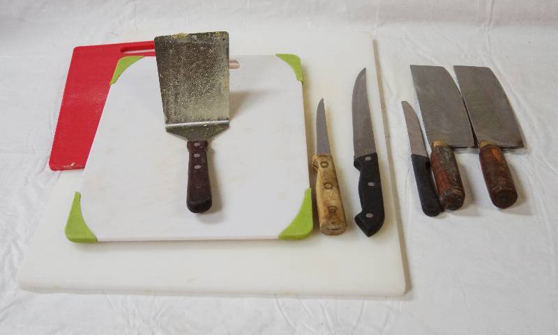lot 5425 image: Misc Cutting Boards - Knives - Spatula