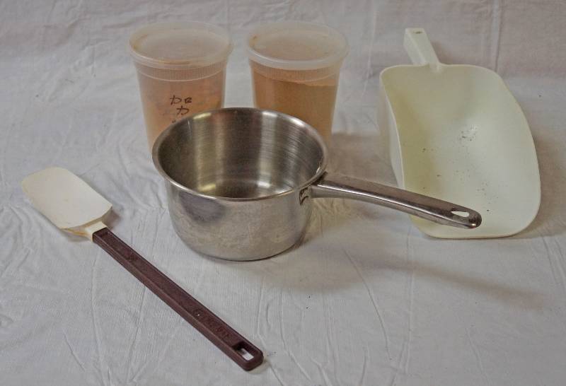 lot 5427 image: Stainless Pan - Ice Scoop and Misc
