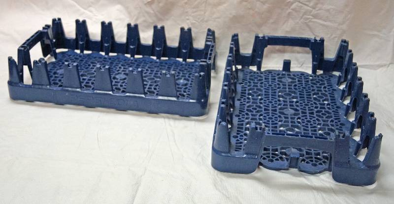 lot 5434 image: 2 Blue PEPSI - COLA Plastic Pop Crates