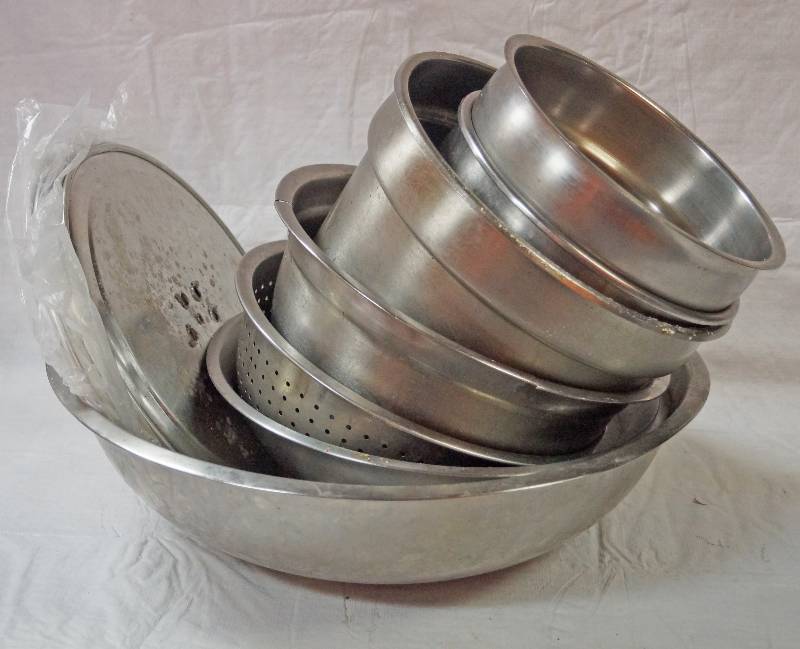 lot 5435 image: Huge Lot of Stainless Kitchen Bowls and Misc