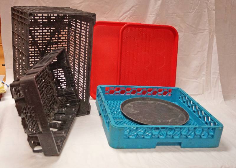 lot 5441 image: Lot of Misc - 2 Dish Trays - Crate - 2 Red Serving Trays
