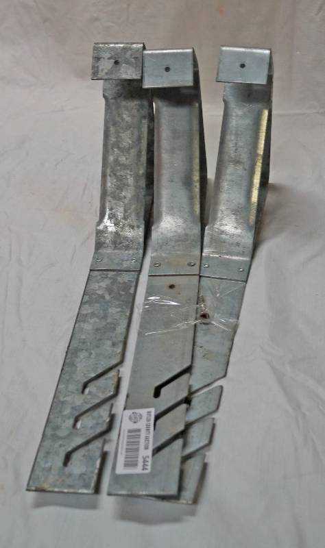 lot 5444 image: 3 Roof Jacks