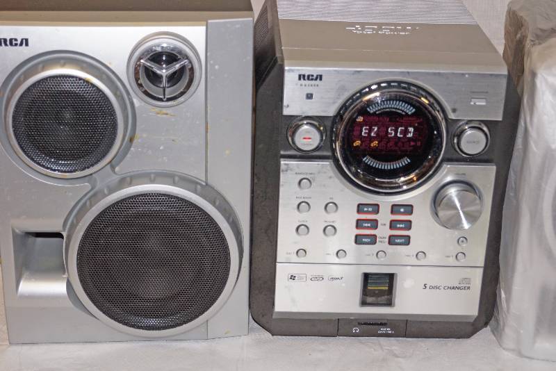 lot 5449 image: RCA 400 Watt Stereo System with Sub Woofer & Remote