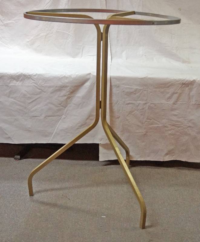 lot 5133 image: Round Clothing Rack - Just over 4ft tall & 3ft across