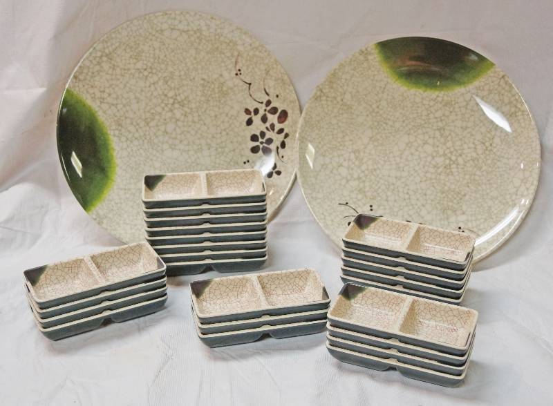 lot 5168 image: Lot of Melamine Dishes - Asian Design Dipping Sauce Trays and 2 Big Platters - crackle design - COOL