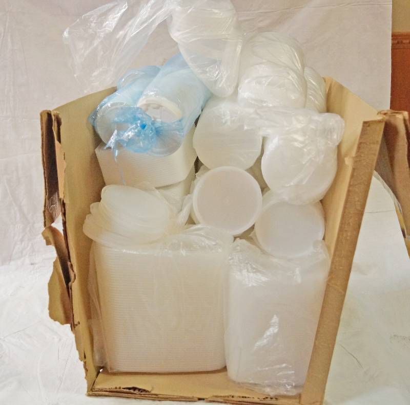 lot 5171 image: Chinese Take Out - Variety of Bowls, Lids and Dishes - Good Plastic Stuff - See photos