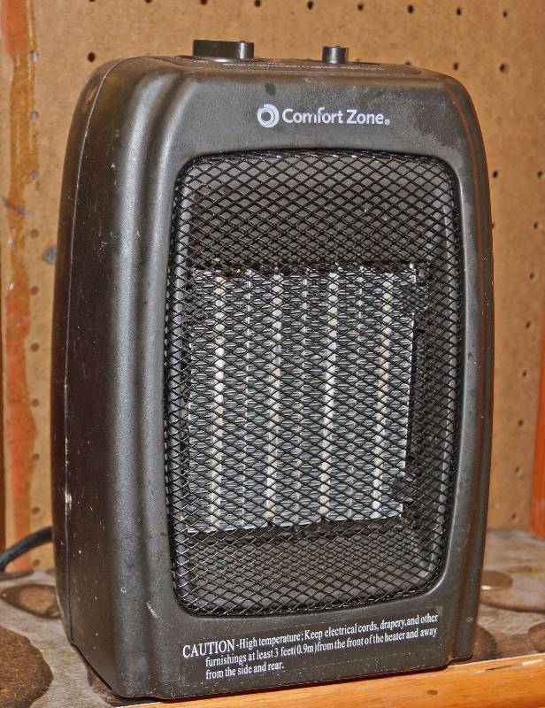 lot 5174 image: Small Ceramic Space Heater - Comfort Zone  M# CZ442WM - WORKS GOOD
