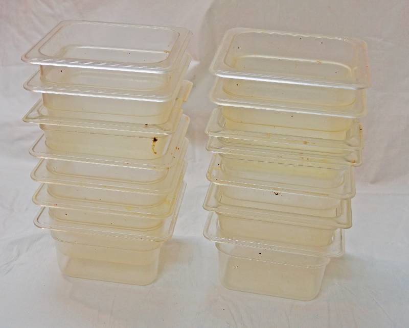 lot 5175 image: Lot of 14 Plastic Salad Bar Square Food Trays