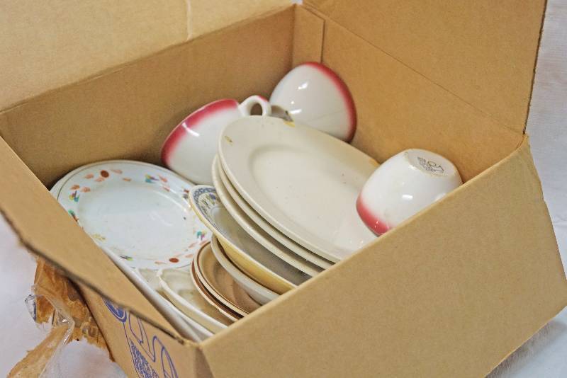 lot 5073 image: Box of Various Restaurant Dishes - See Photos