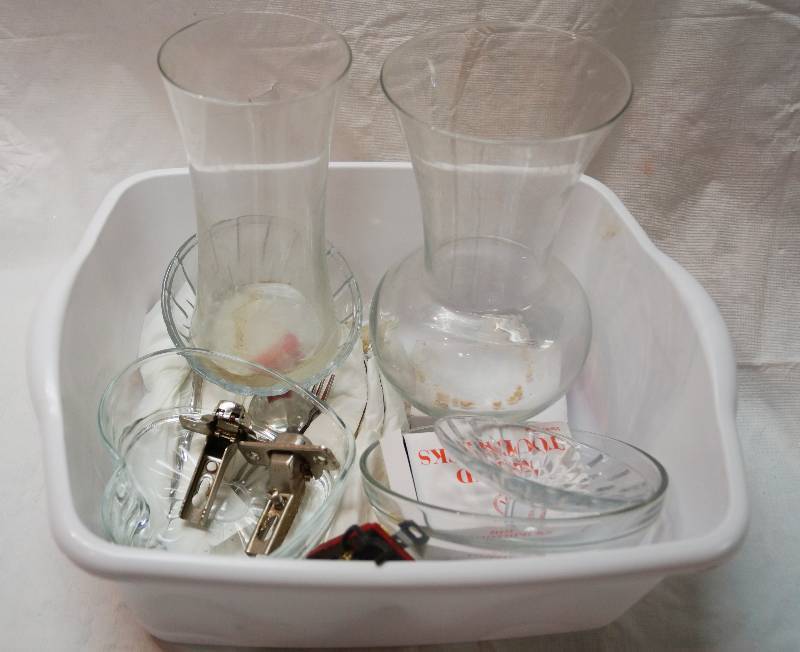 lot 5079 image: Lot of Glass Vases, Dishes & Misc in a dish tub - see photos