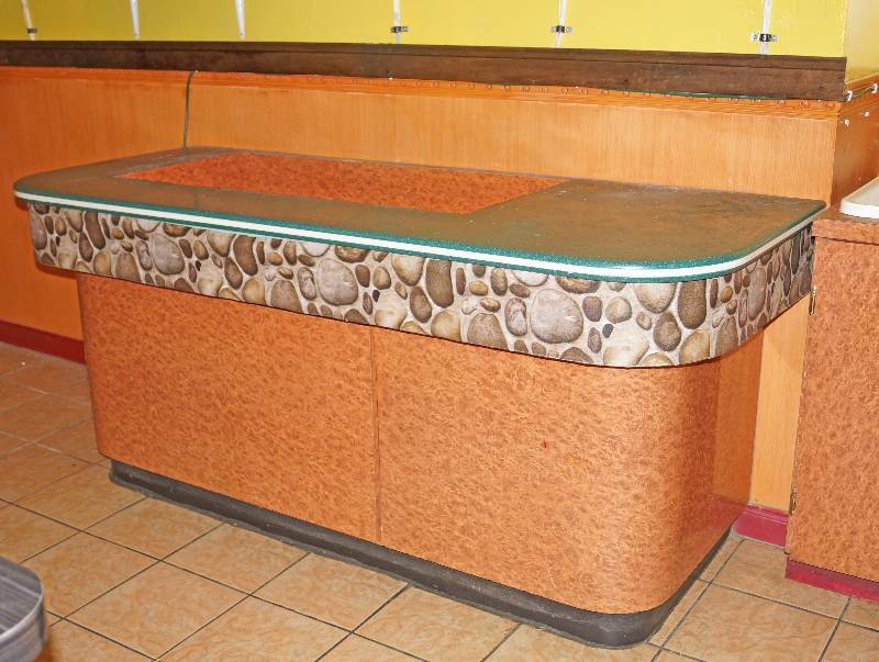 lot 5087 image: Large Serving Buffet w Recessed Top & Storage Below