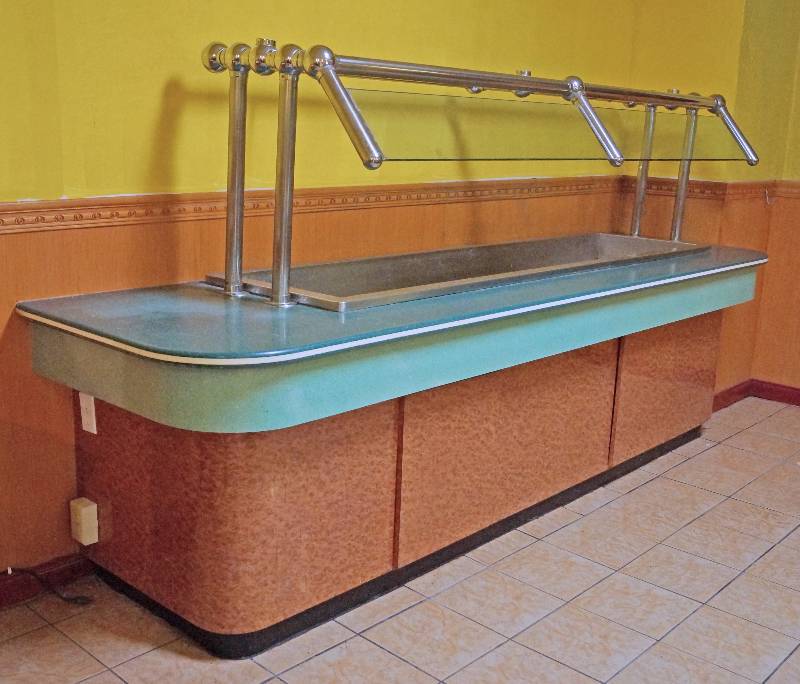 lot 5086 image: Large Serving Buffet Steam Table w Glass Sneeze Guard & Storage Below - serves from one side