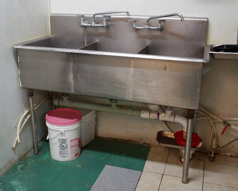 lot 5041 image: Commercial Restaurant Three Section Sink and 2 Faucets