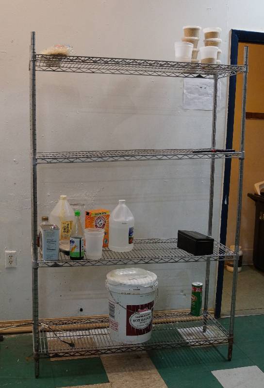 lot 5042 image: Metal Food Rack