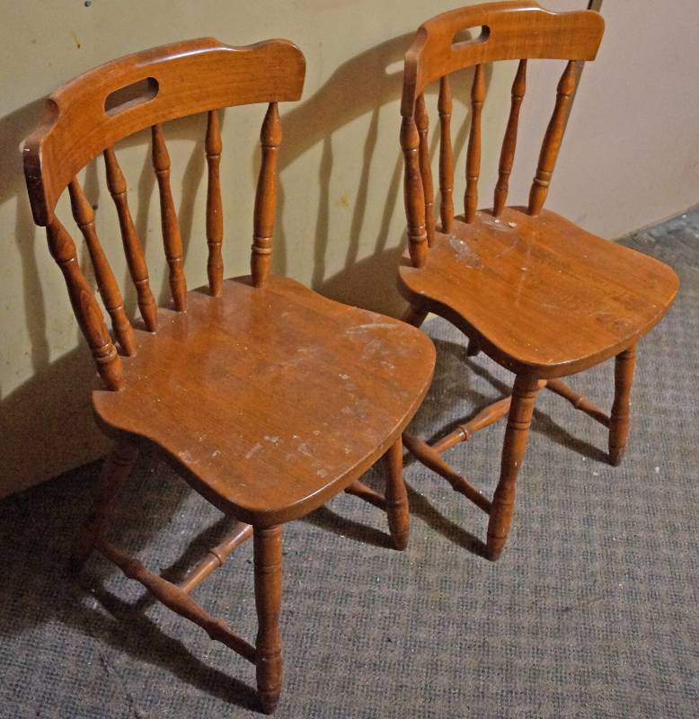 lot 5049 image: Lot of 2 Wooden Dining Chairs