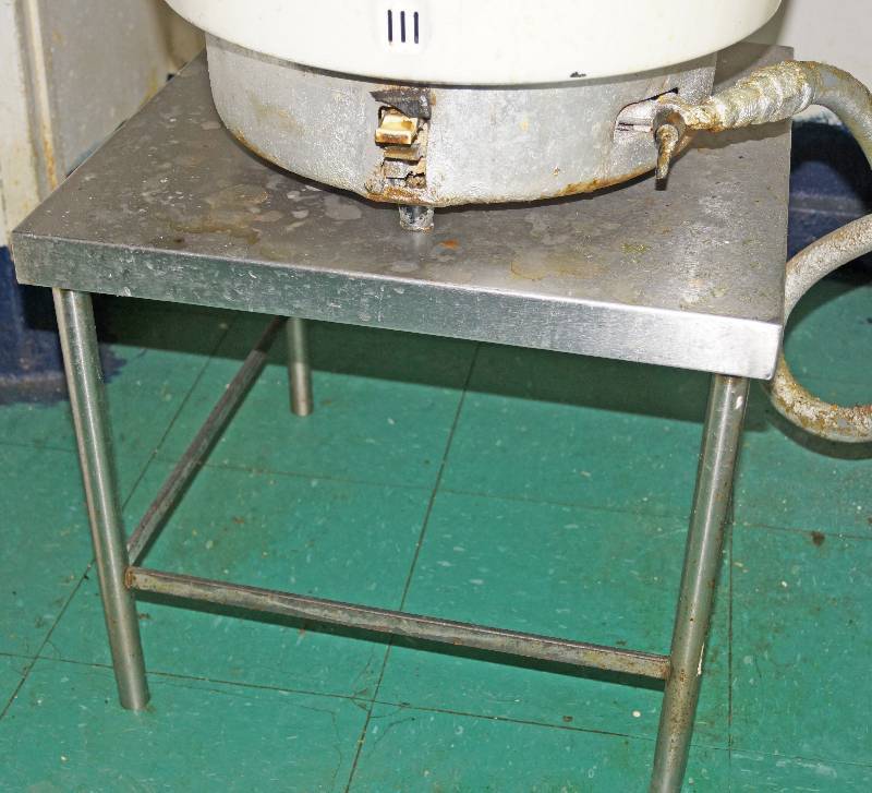 lot 5184 image: Small Stainless Steel TableEquipment Stand - see photos for measurements