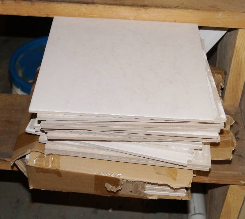 lot 5199 image: Lot of 12 x 12 tiles