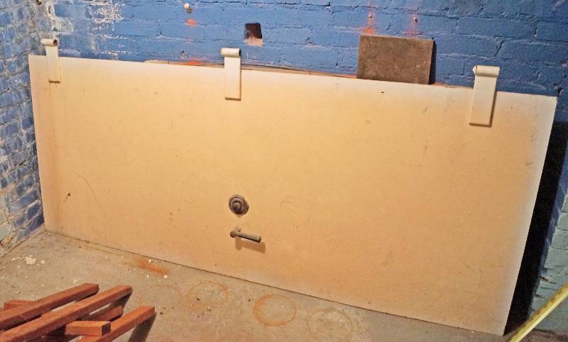 lot 9201 image: Vintage Steel Safe Door - See Dial WOW OLD