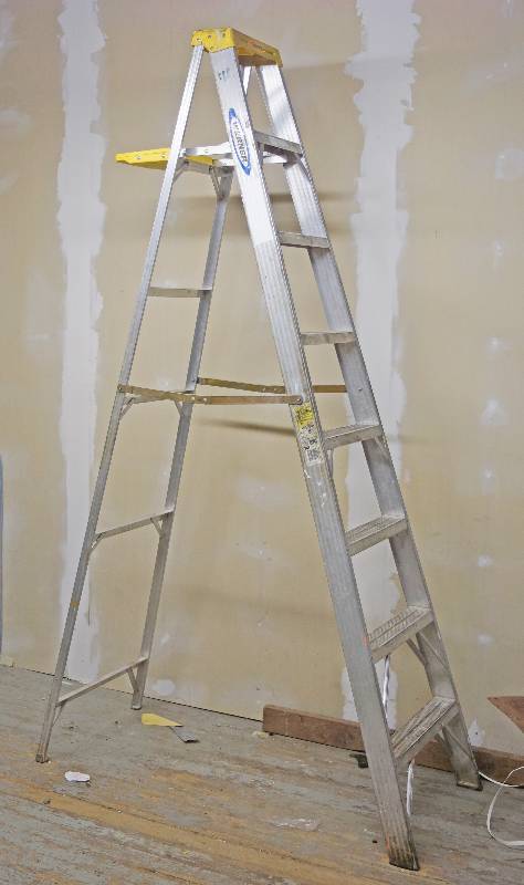 lot 5203 image: Werner 8ft. Step Ladder - 225lb. Capacity w paint bucket tray