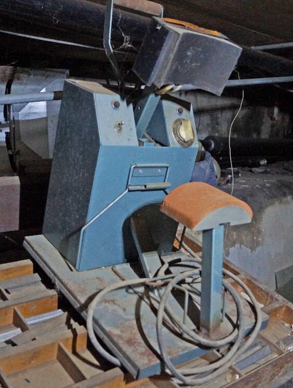 lot 9206 image: HIX Heat Press Machine for Hats  Ball Caps - M# V11 250