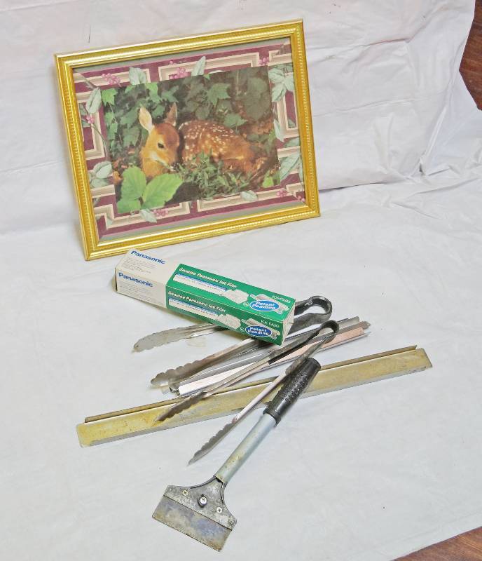 lot 95011 image: Misc Kitchen Supplies and a Picture