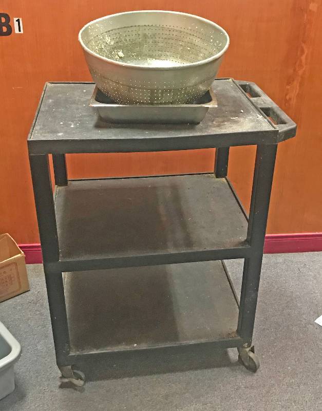lot 95203 image: Restaurant Cart, Metal Strainer and Metal Pan - See photo